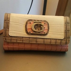 Guess wallet with zipper white and pink